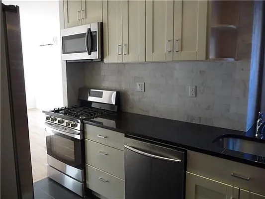 Rented by Royalty Living and Wave Real Estate LLC | media 29