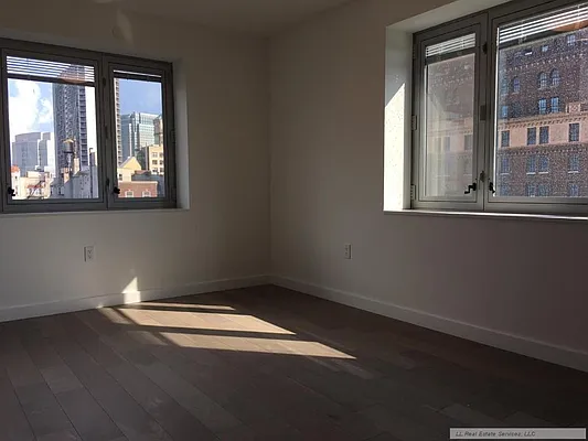 Rented by LL Real Estate Services | media 6