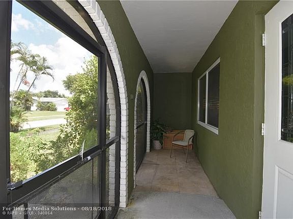 4th image of 4110 Lake Dr