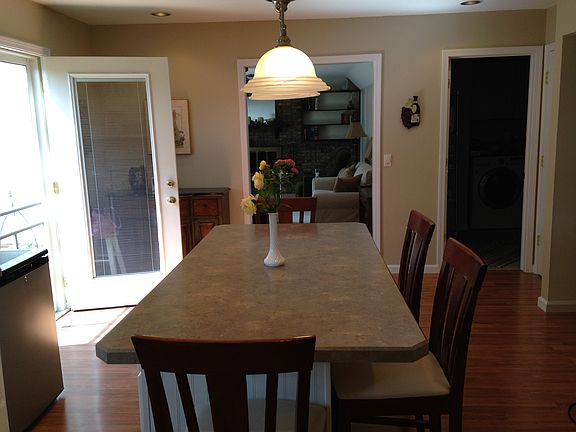 4th image of 881 Sandalwood Rd W