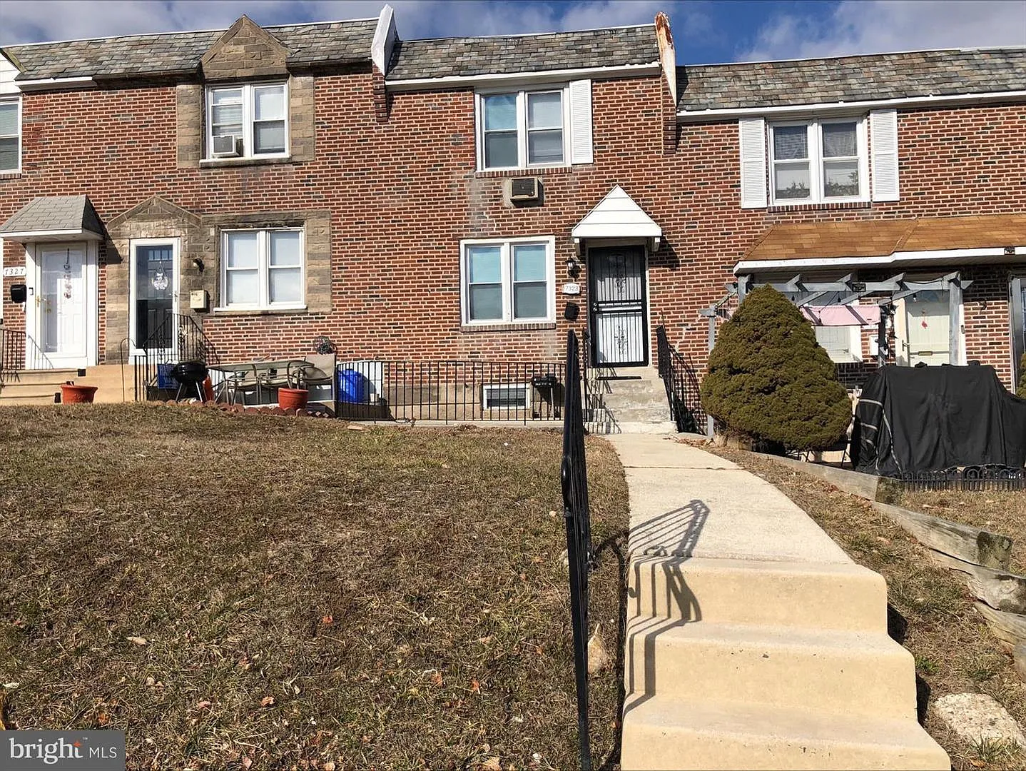 Renovated 2-Story Townhouse 3-Bedroom + 4th, Parking — Photo 4