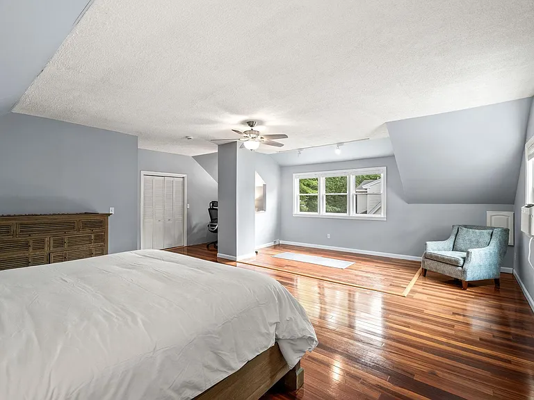 11 Pine St — Photo 15