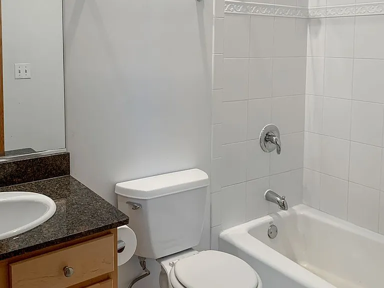 1103 W Cornelia Ave — Photo 9
