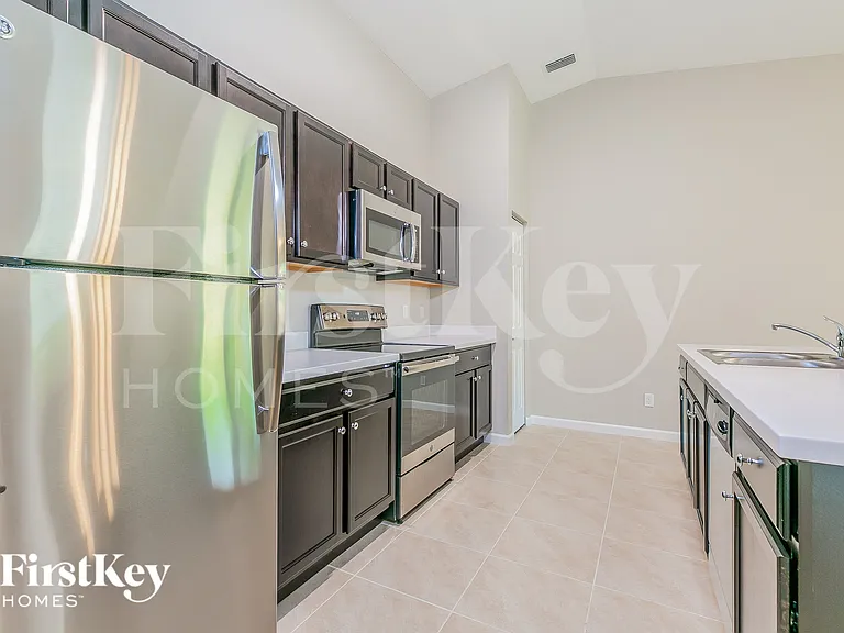 1950 SW Sylvester Ln — Photo 4