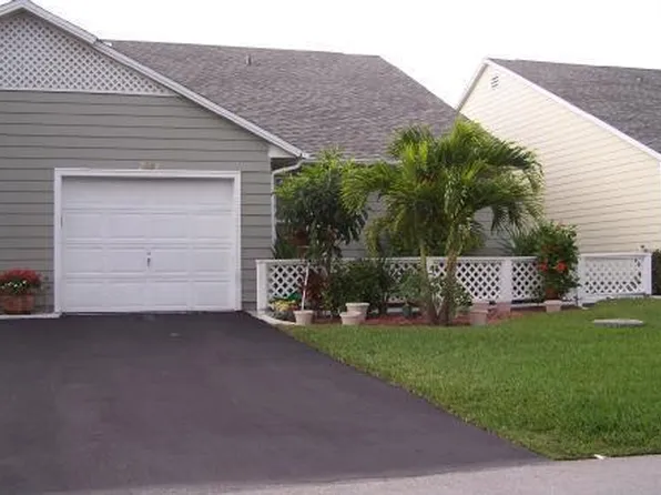 2637 SE Tropical East Cir, Port Saint Lucie, FL 34952