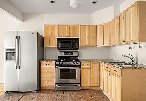 3rd image of 98 15th St APT 1