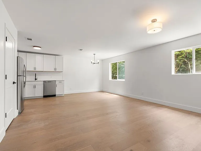 Landis Grove - 1360 — Photo 39