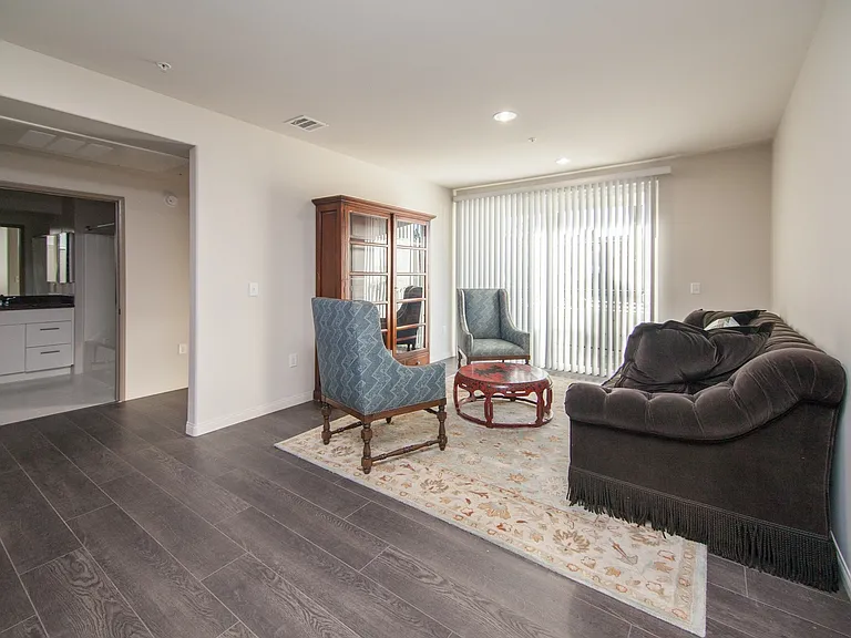 Sherman Oaks Place — Photo 19