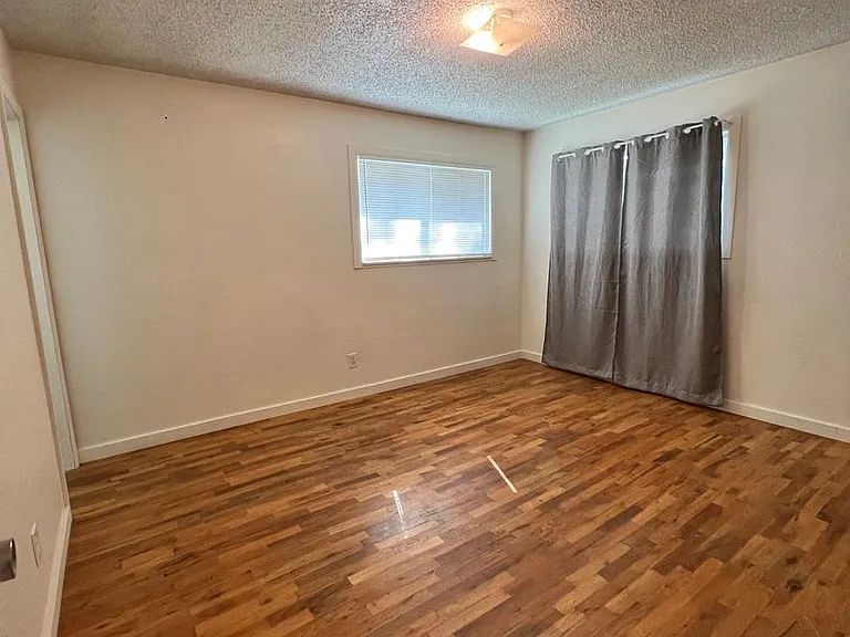 1215 S Eastlake Dr — Photo 10