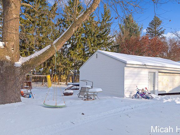 2nd image of 1393 Katrina Dr SE