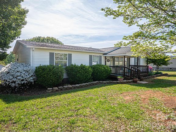3rd image of 402 Wilson Dr