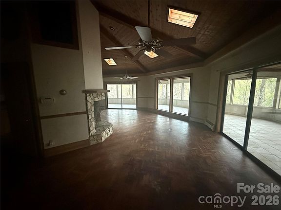 4th image of 388 Island Creek Rd