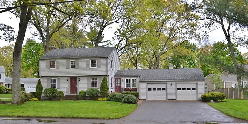 1st image of 10 Briarwood Dr