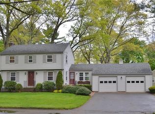 10 Briarwood Dr, Barrington, RI 02806