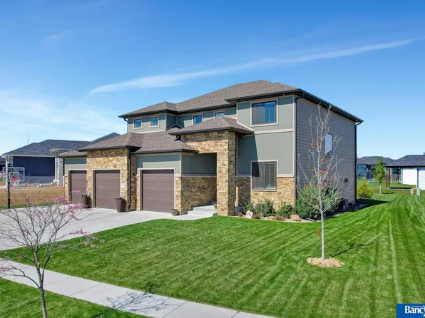 8225 S 97th St, Lincoln, NE 68526