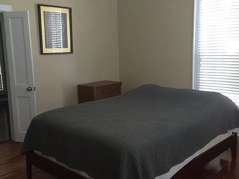 1st image of 402 Phillips St