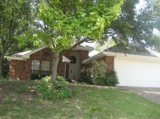 10959 Live Oak Creek Dr, Fort Worth, TX 76108