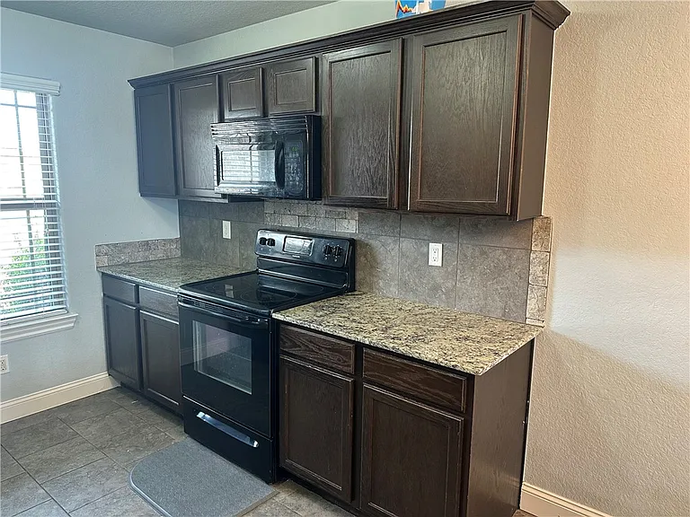 3903 SW Capstone Ave — Photo 4