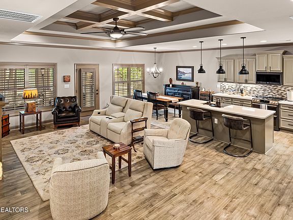 5th image of 2326 Torrey Pines Dr
