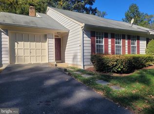 9996 Hemlock Woods Ln, Burke, VA 22015