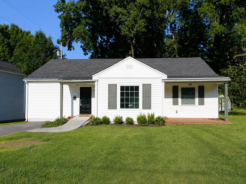 826 North Dr