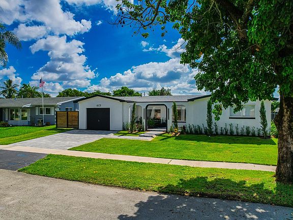 3rd image of 601 NW 93rd Avenue