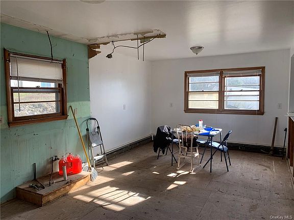 4th image of 22 Panorama Dr