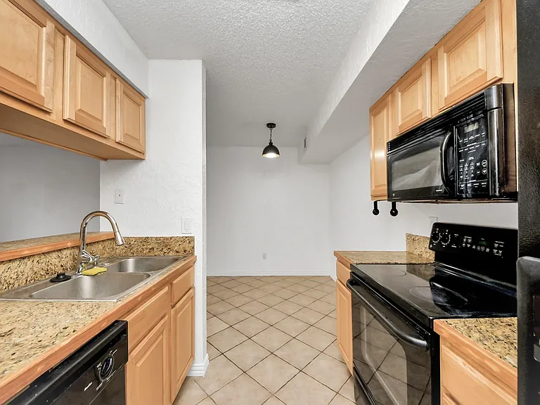 17331 Red Oak Dr #55 — Photo 19