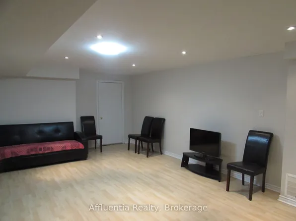 132 Oakborough Dr, Markham, ON L6B 0G3