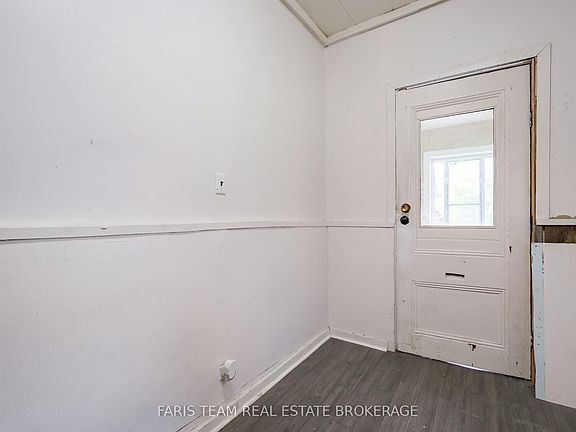 4th image of 116 Albert St S