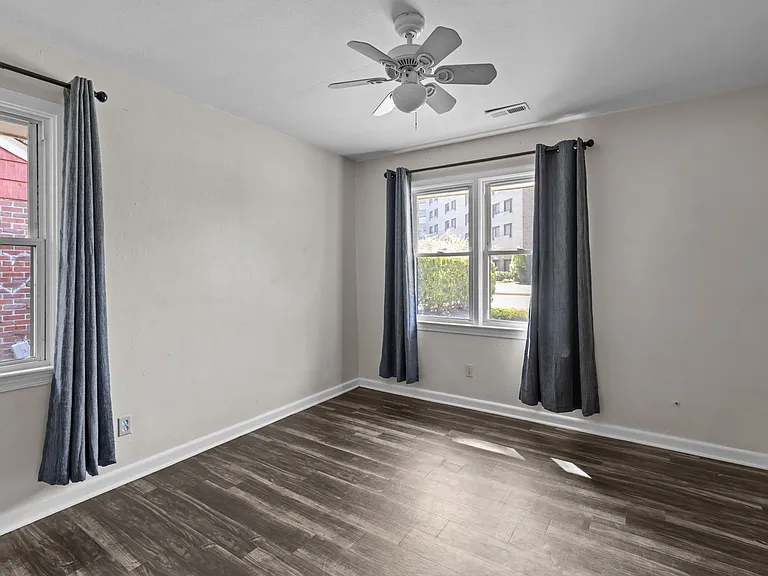 1720 W 48th St — Photo 31