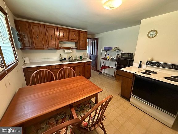 4th image of 8423 Paw Rd