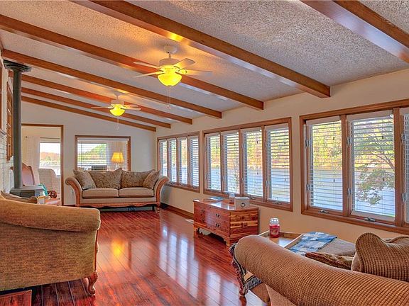 3rd image of 9 Deerhurst Ln
