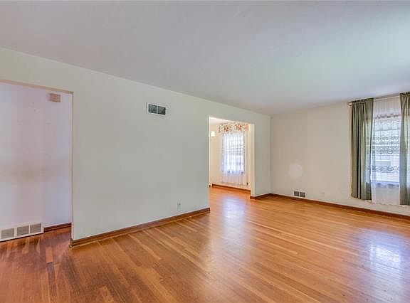5th image of 9809 Eastbrook Dr