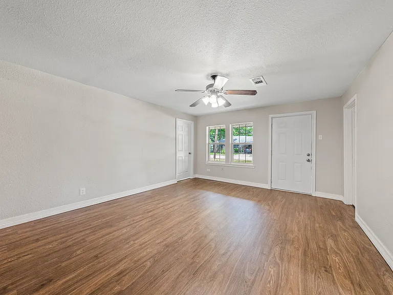 11700 N Oak St — Photo 31