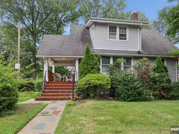 485 River Rd, New Milford, NJ 07646