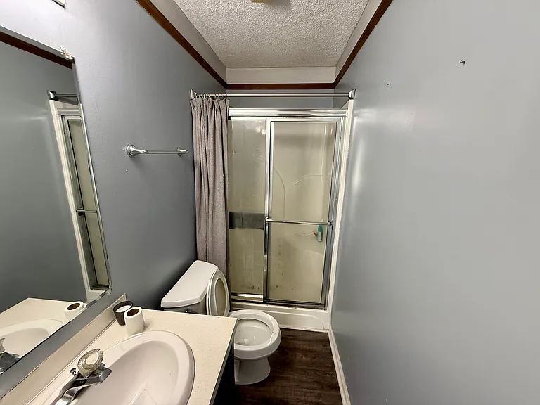 1053 Farm Pond Ln — Photo 10