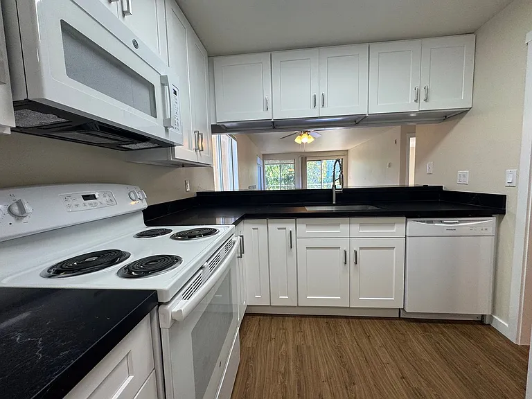 Hudson Square Apartments — Photo 5