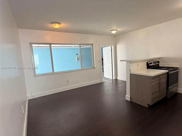 1040 NW 3rd Ave #5 — Photo 3
