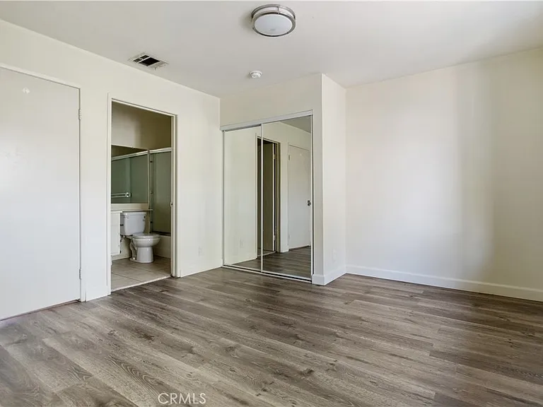 2726 S Menlo Ave — Photo 14