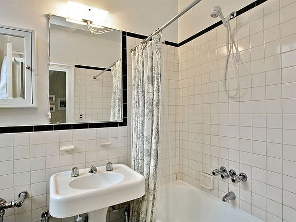 5th image of 925 Union St APT 2J
