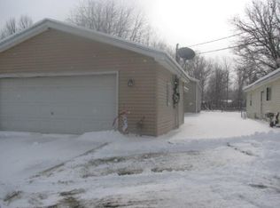 12985 Roughys Dr, Wayland, MI 49348