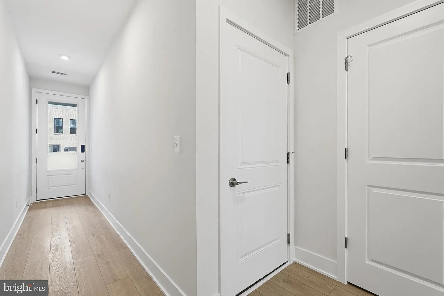 4 bed, 5.0 bath, 2986 sqft, $4,200 — Photo 2