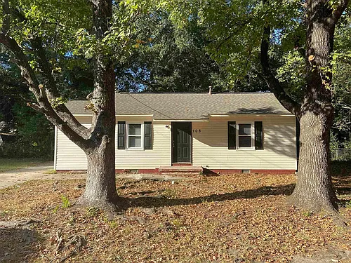 108 Parkway Dr Photo 1