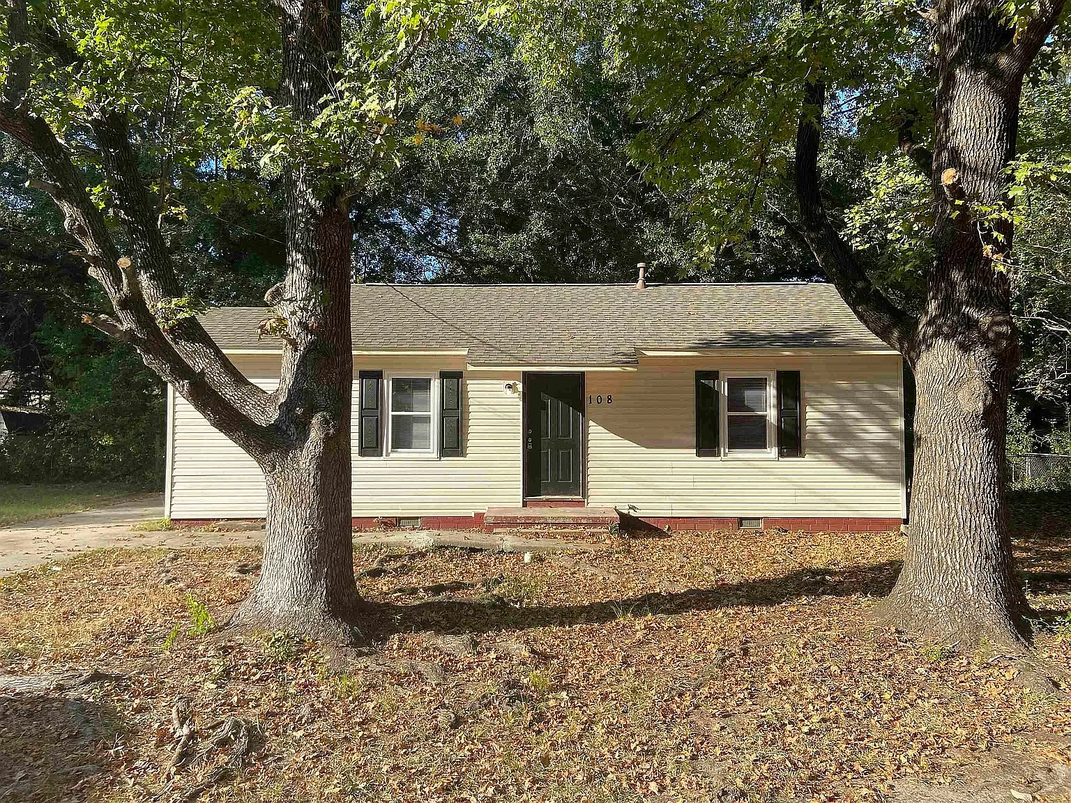 108 Parkway Dr photo 1