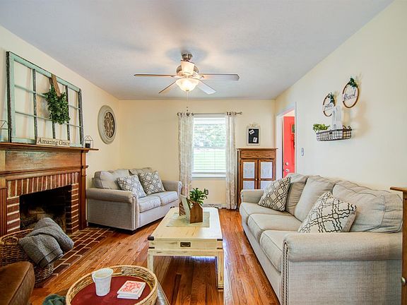 5th image of 109 Marvin Pl