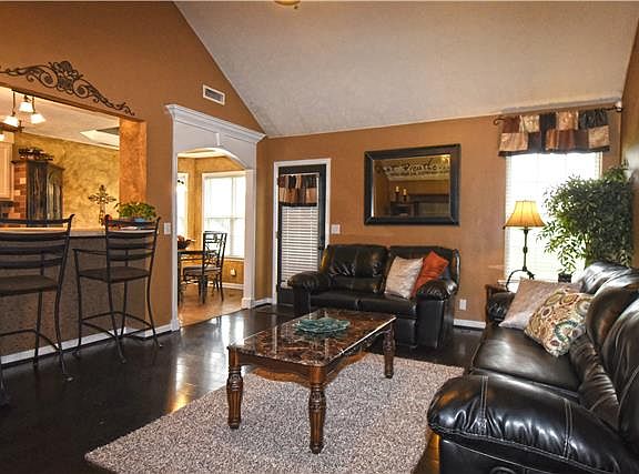 3rd image of 4265 Birch Dr