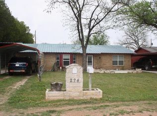 224 Mesquite St, Junction, TX 76849