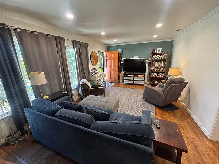 22742 Burbank Blvd — Photo 3