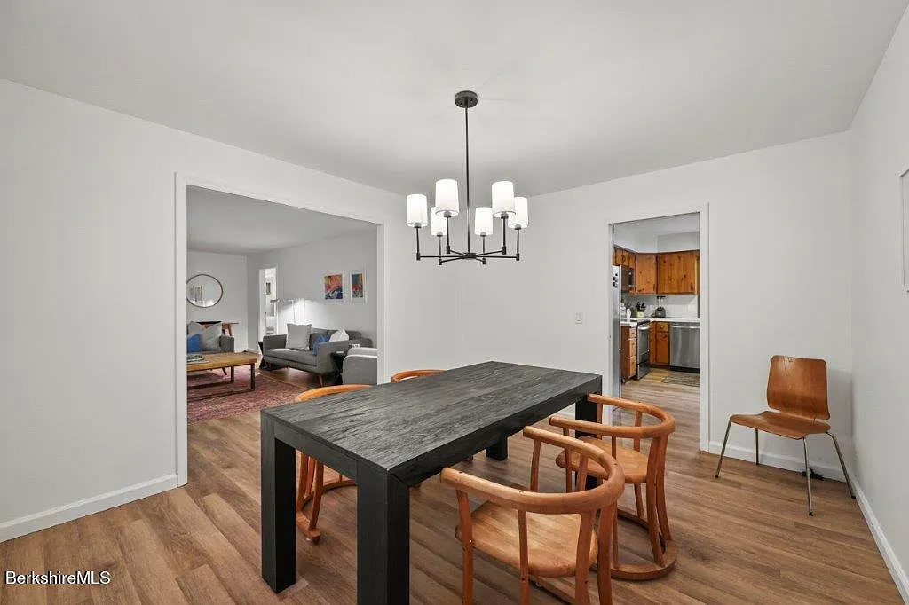 2 bed, 2.5 bath, 1867 sqft, $3,500 — Photo 2